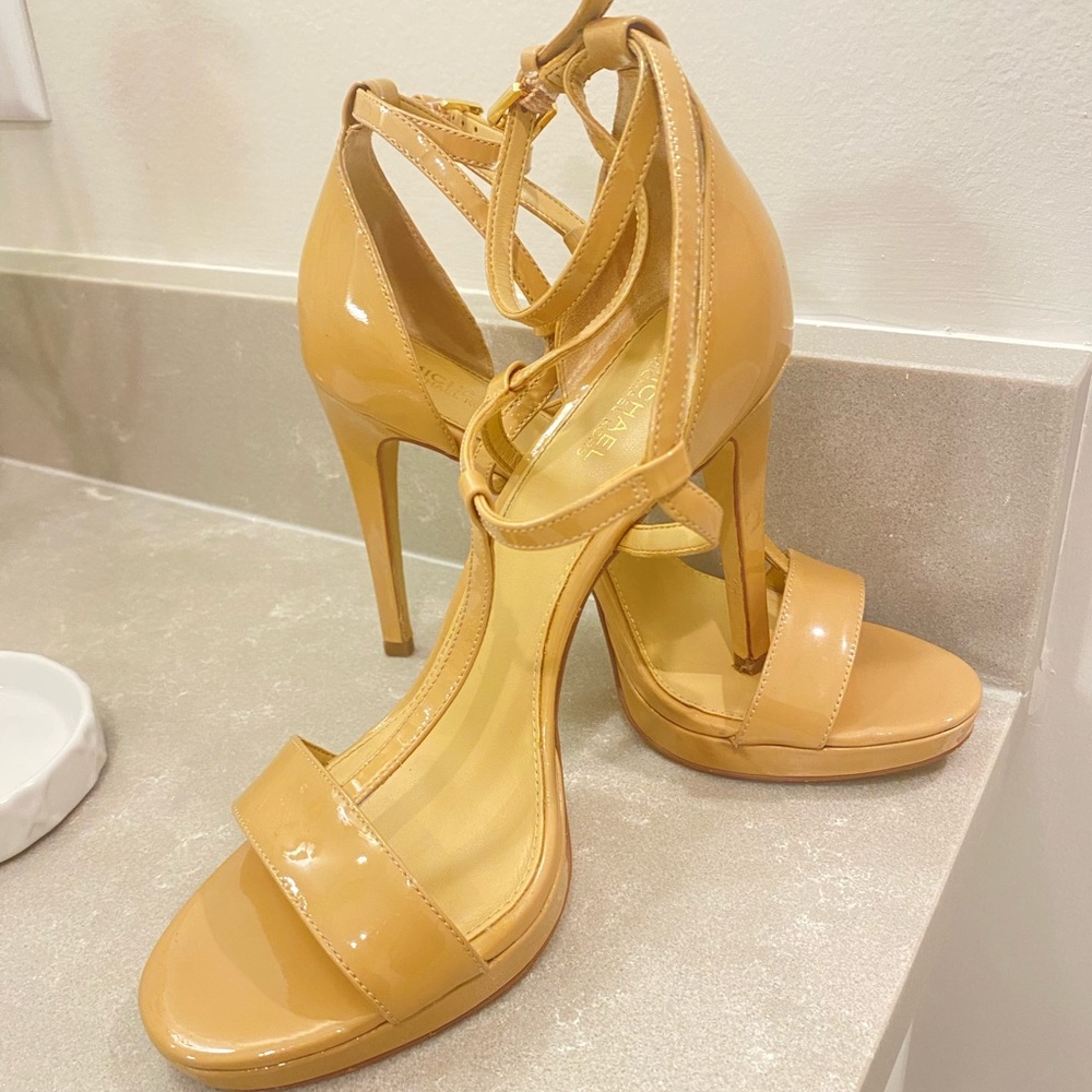 Michael Kors nude patent leather heel